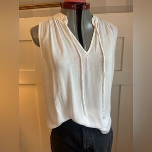 Bella Dahl White Sleeveless Blouse Size Medium